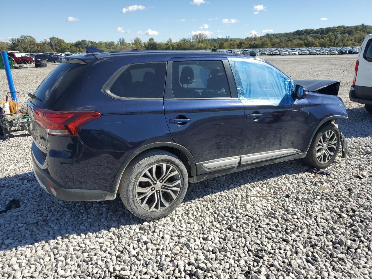 MITSUBISHI OUTLANDER SE