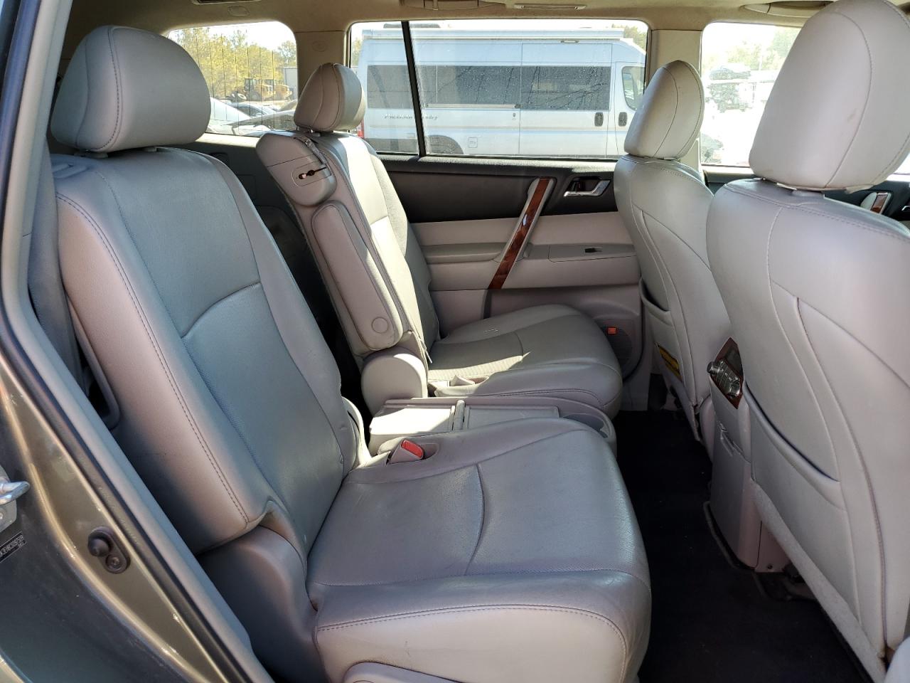 TOYOTA HIGHLANDER LIMITED