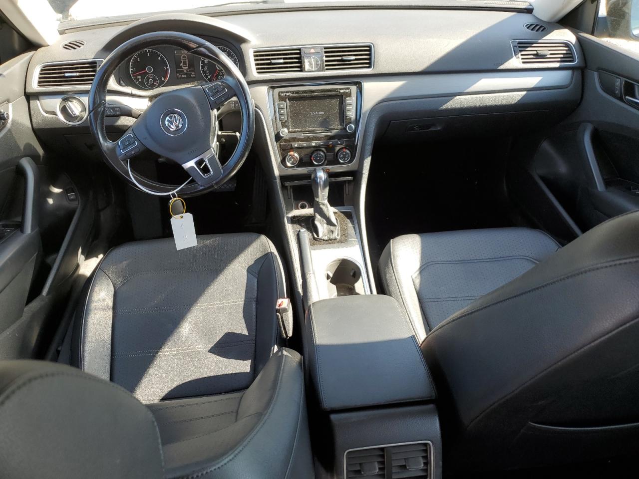 VOLKSWAGEN PASSAT SE