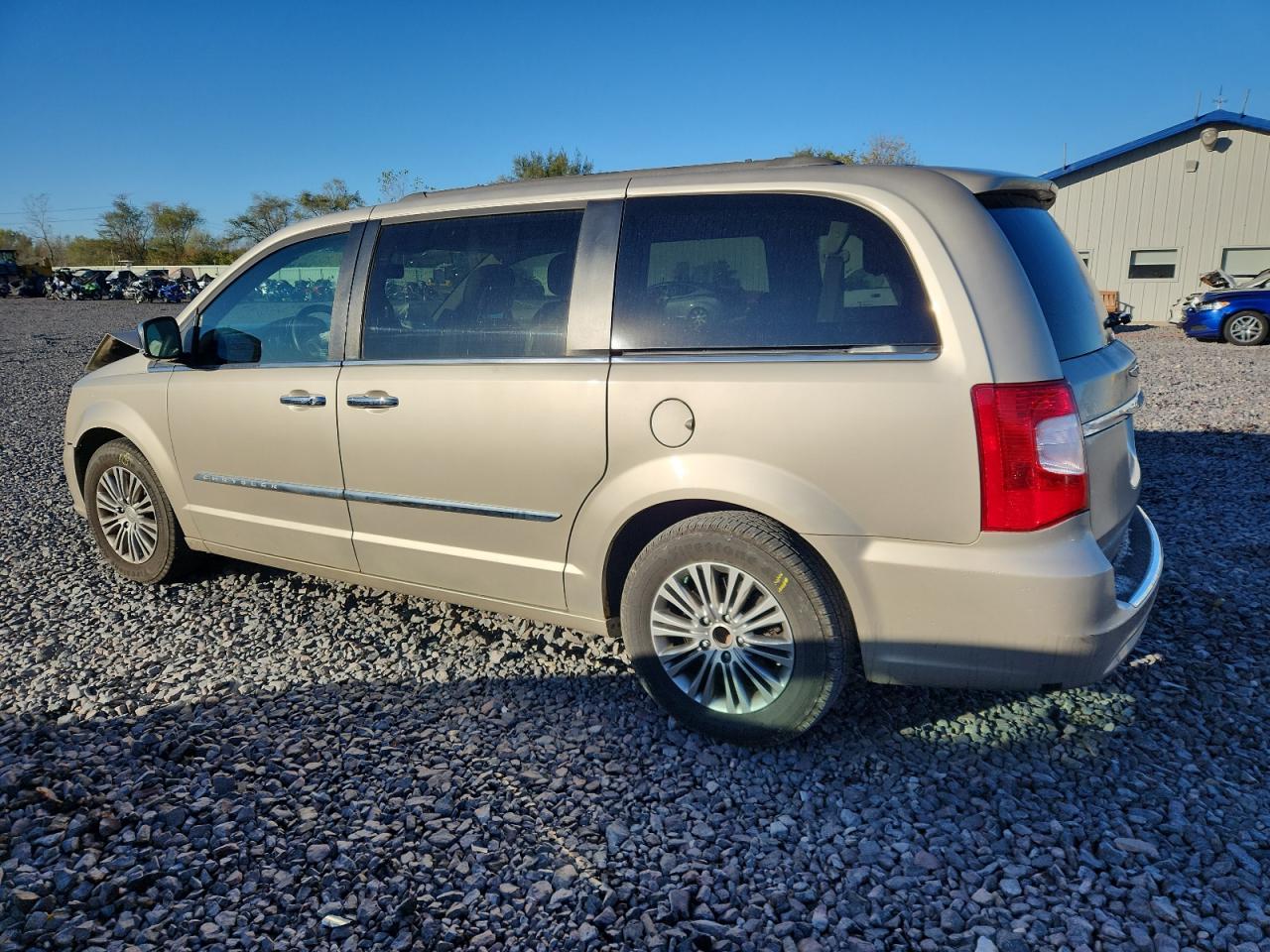 CHRYSLER TOWN & COUNTRY TOURING L