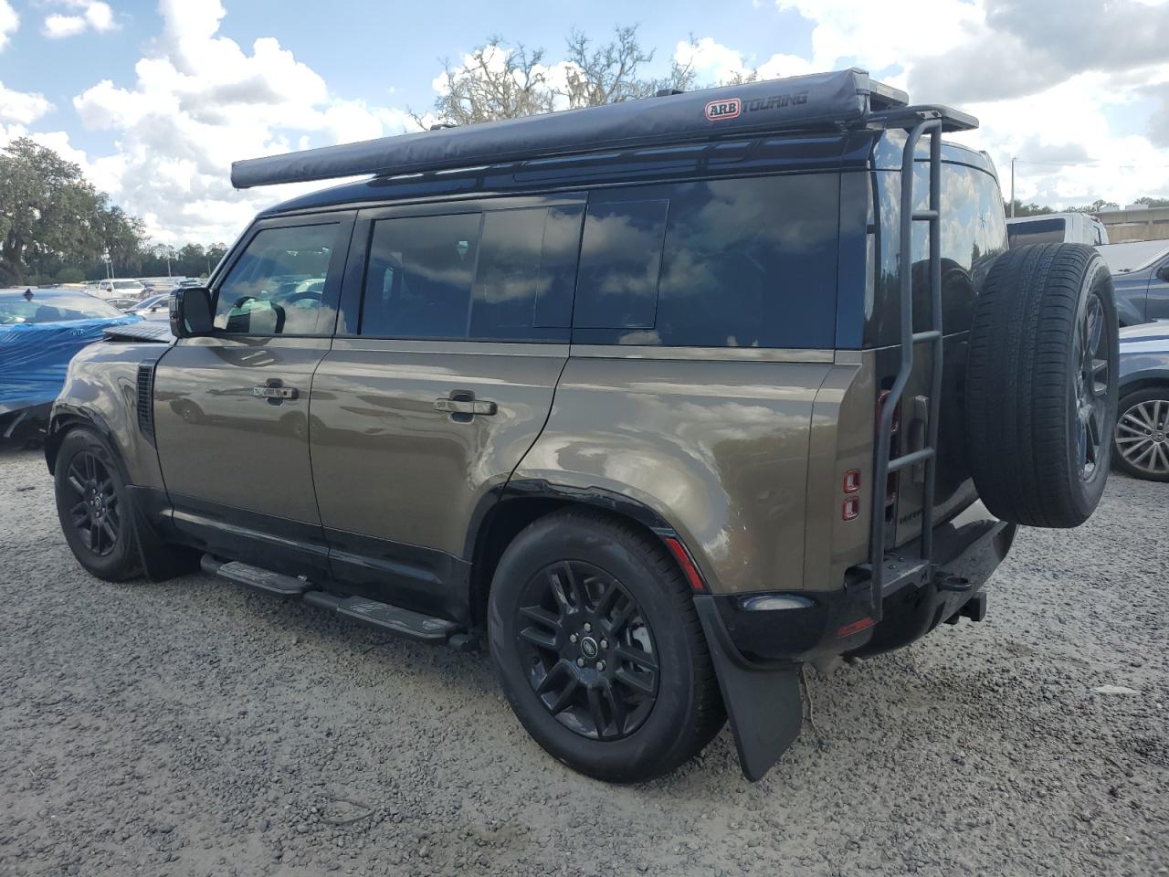 LAND ROVER DEFENDER 110 X-DYNAMIC SE