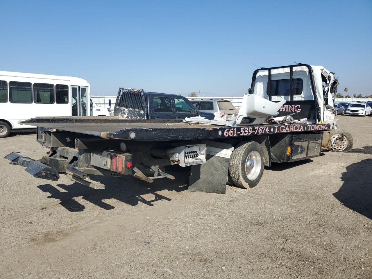 Lot #3298009178 2017 HINO 258/268