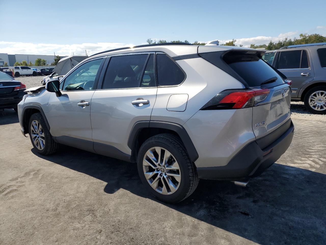 TOYOTA RAV4 XLE PREMIUM