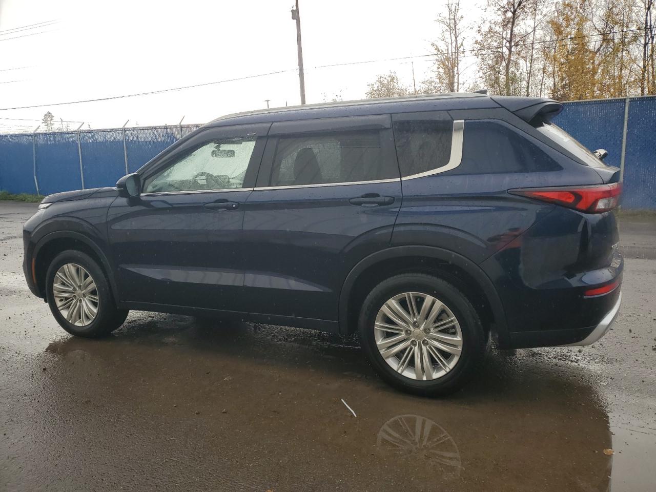 MITSUBISHI OUTLANDER SE