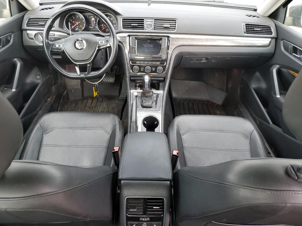 VOLKSWAGEN PASSAT SE