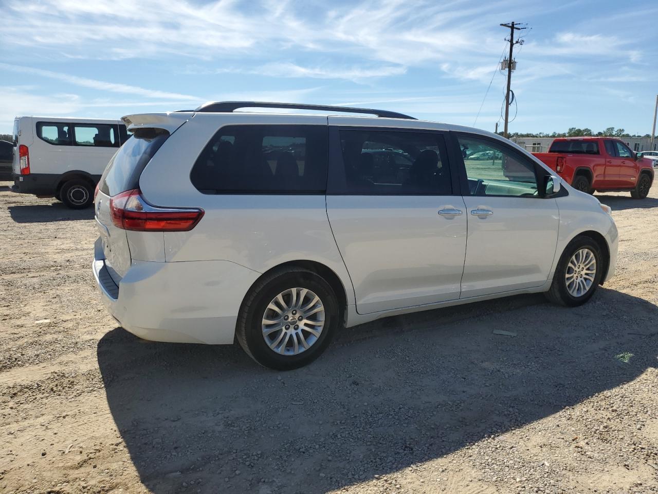 TOYOTA SIENNA XLE