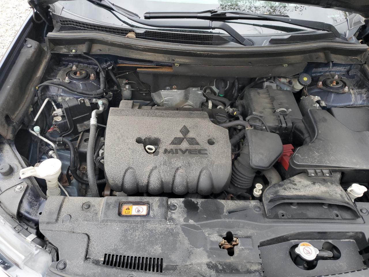 MITSUBISHI OUTLANDER SE