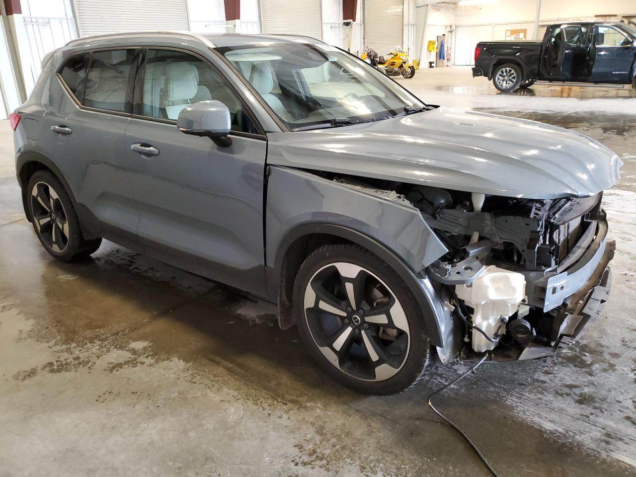 VOLVO XC40 T5 MOMENTUM