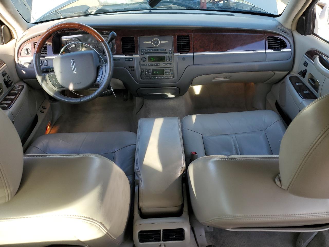 LINCOLN TOWN CAR SIGNATURE LIMITED