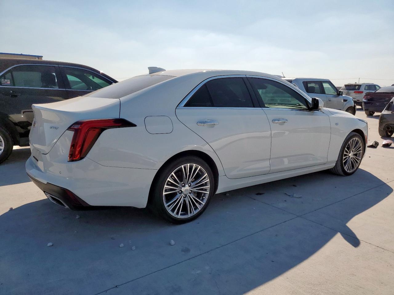 CADILLAC CT4 PREMIUM LUXURY