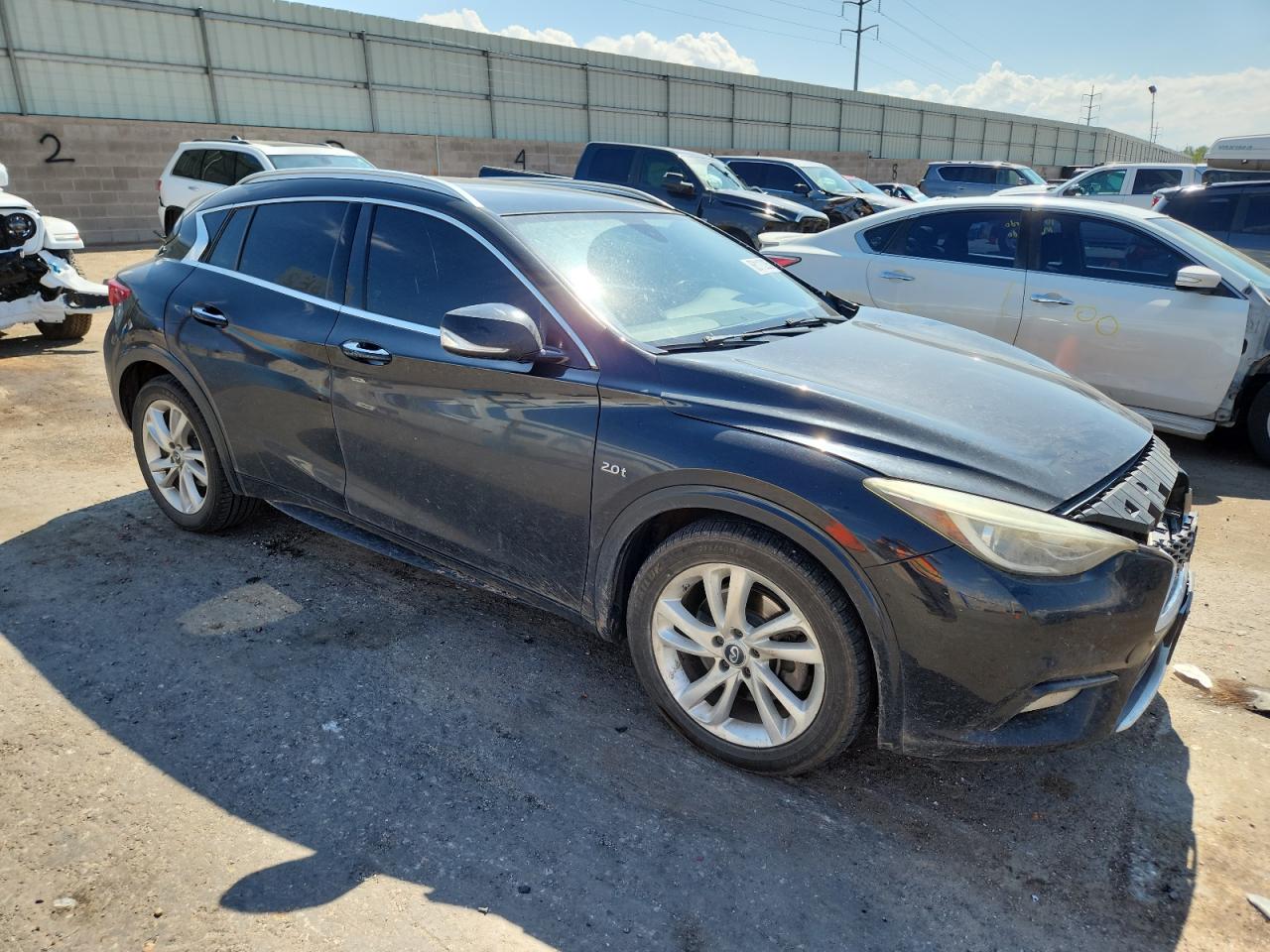 INFINITI QX30 BASE