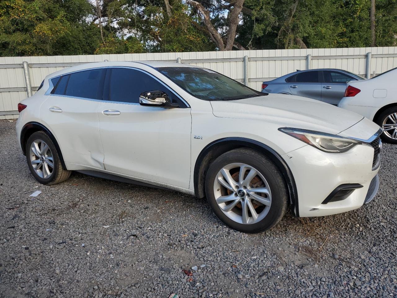 INFINITI QX30 BASE