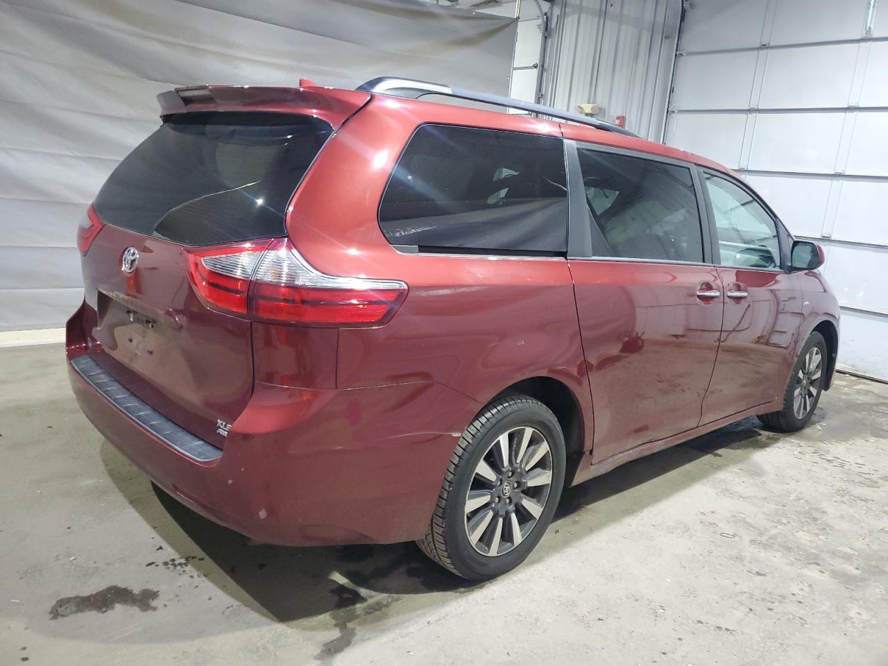 TOYOTA SIENNA XLE