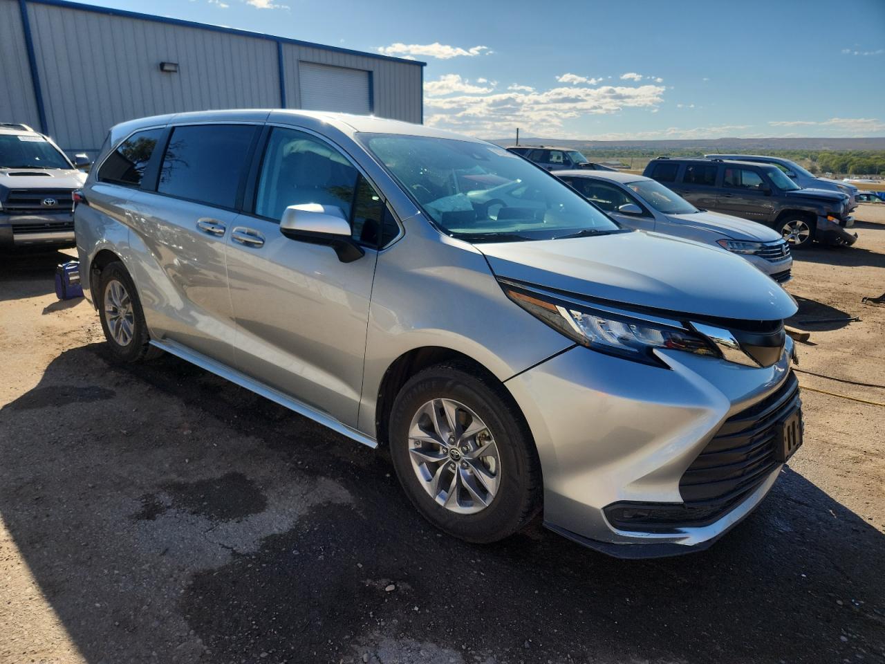 Lot #3276406685 2022 TOYOTA SIENNA LE