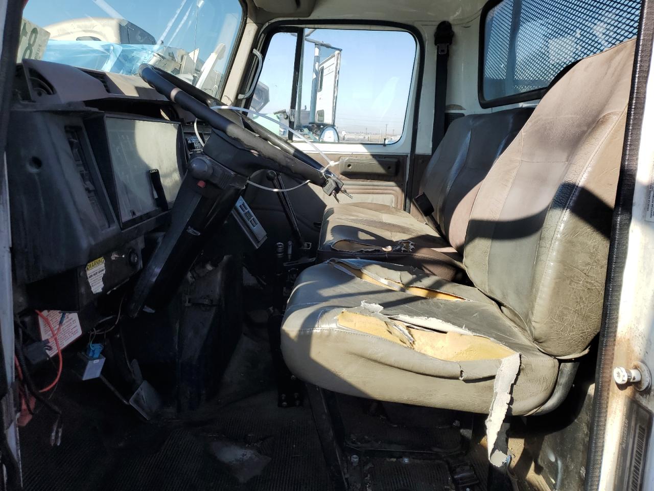 Lot #3273768406 2001 INTERNATIONAL 4000 4700