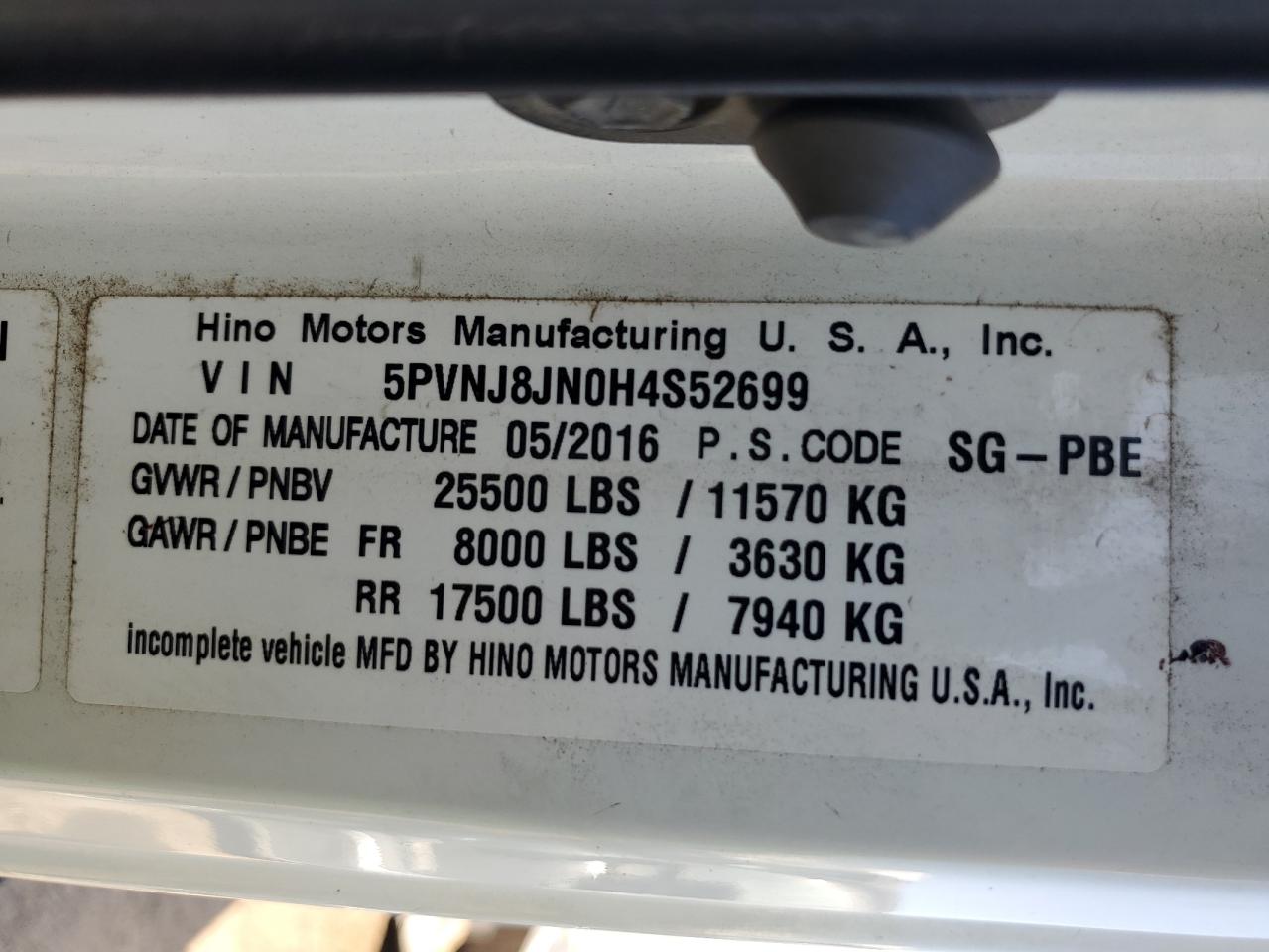 Lot #3298009178 2017 HINO 258/268