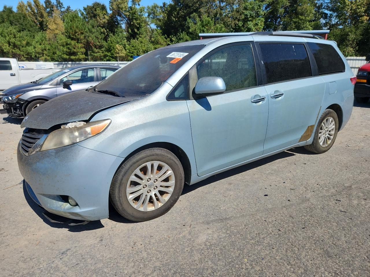 TOYOTA SIENNA XLE