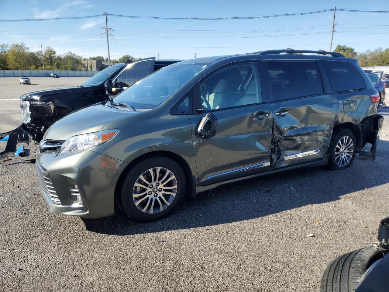 TOYOTA SIENNA XLE
