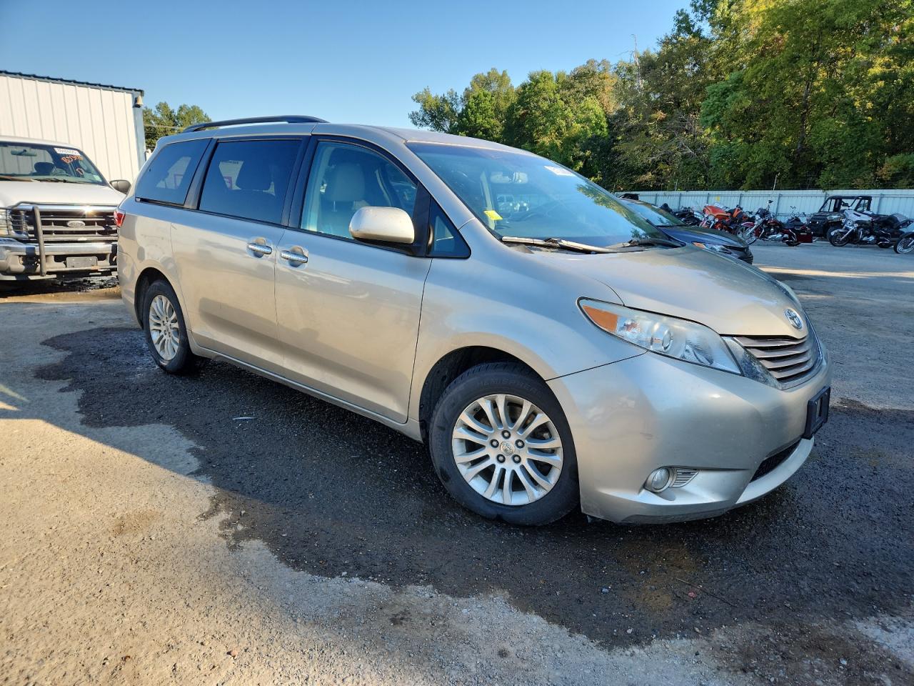 TOYOTA SIENNA XLE