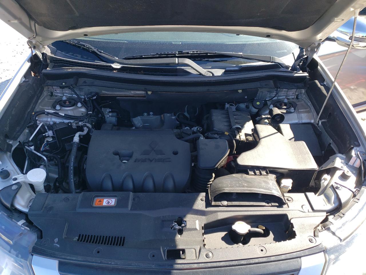 MITSUBISHI OUTLANDER SE