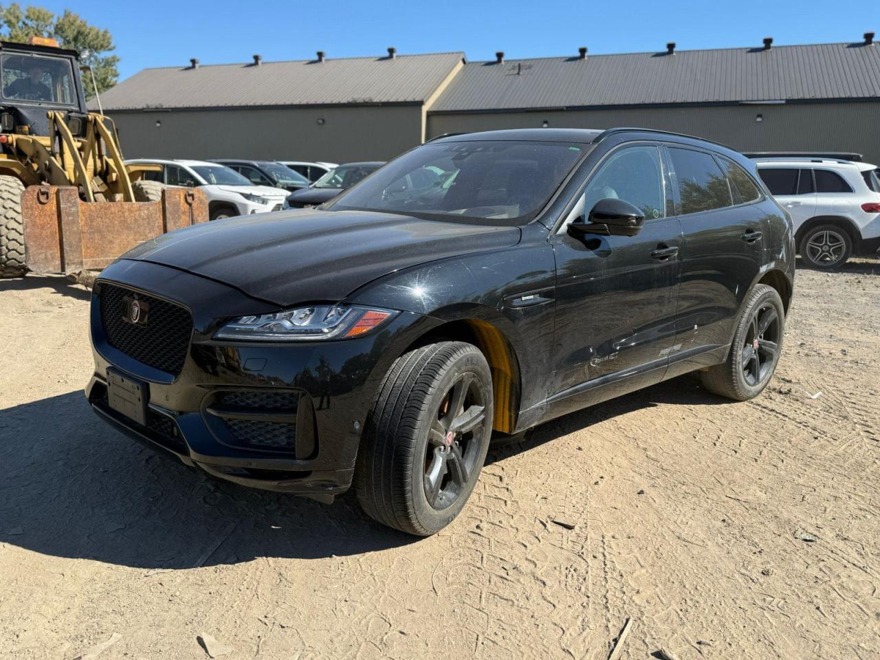 JAGUAR F-PACE R - SPORT