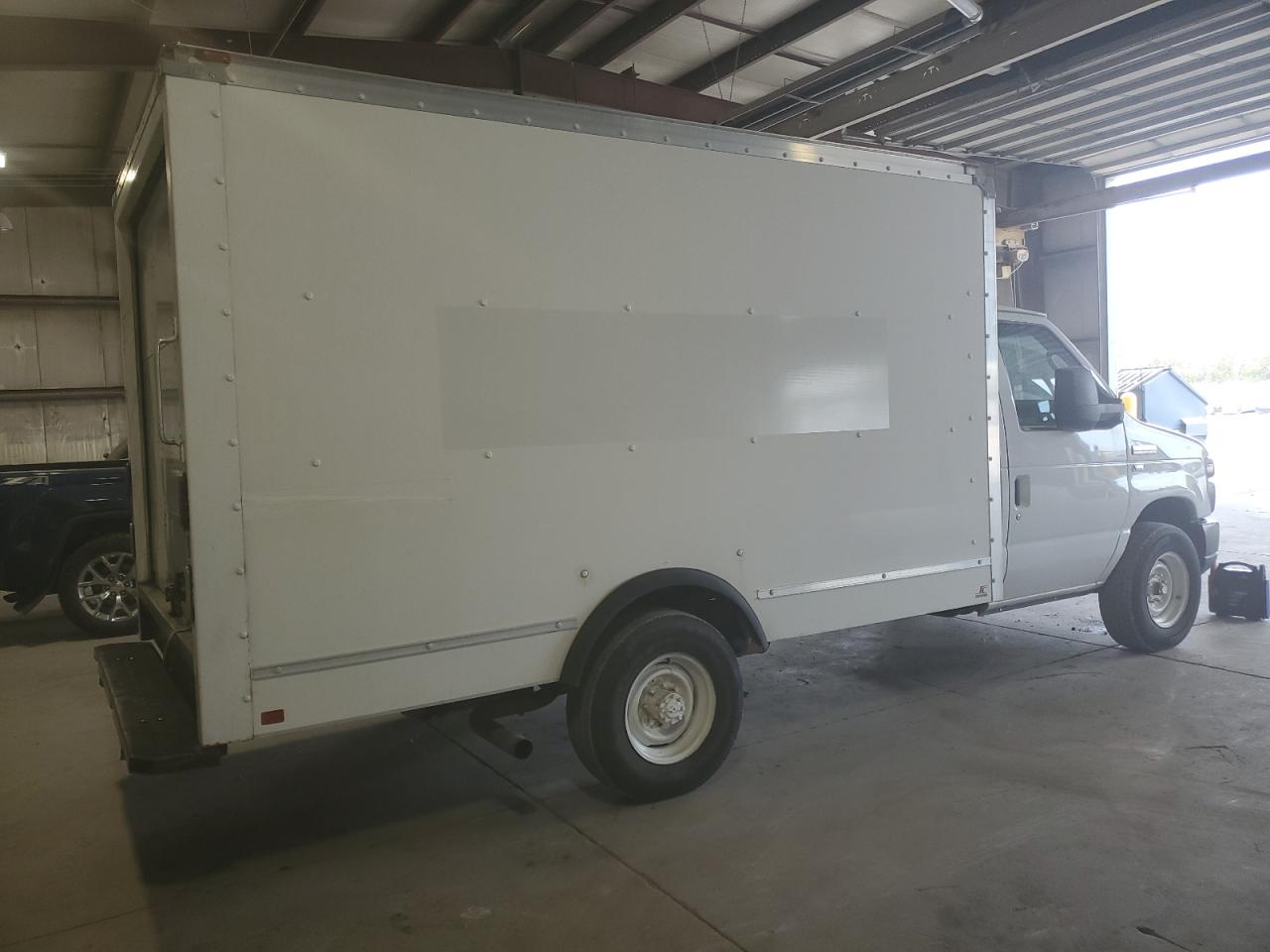 FORD ECONOLINE E350 SUPER DUTY CUTAWAY VAN