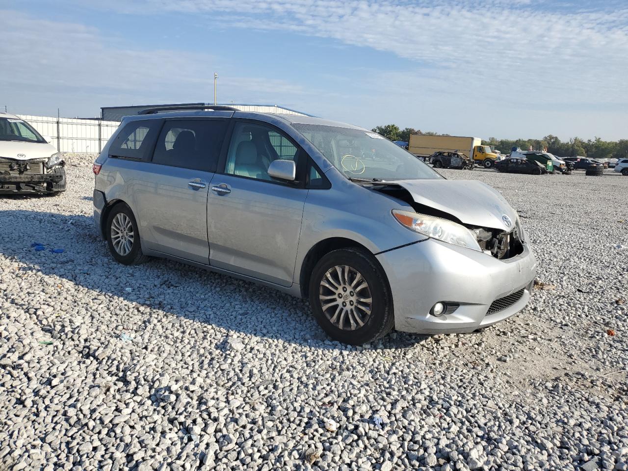TOYOTA SIENNA XLE