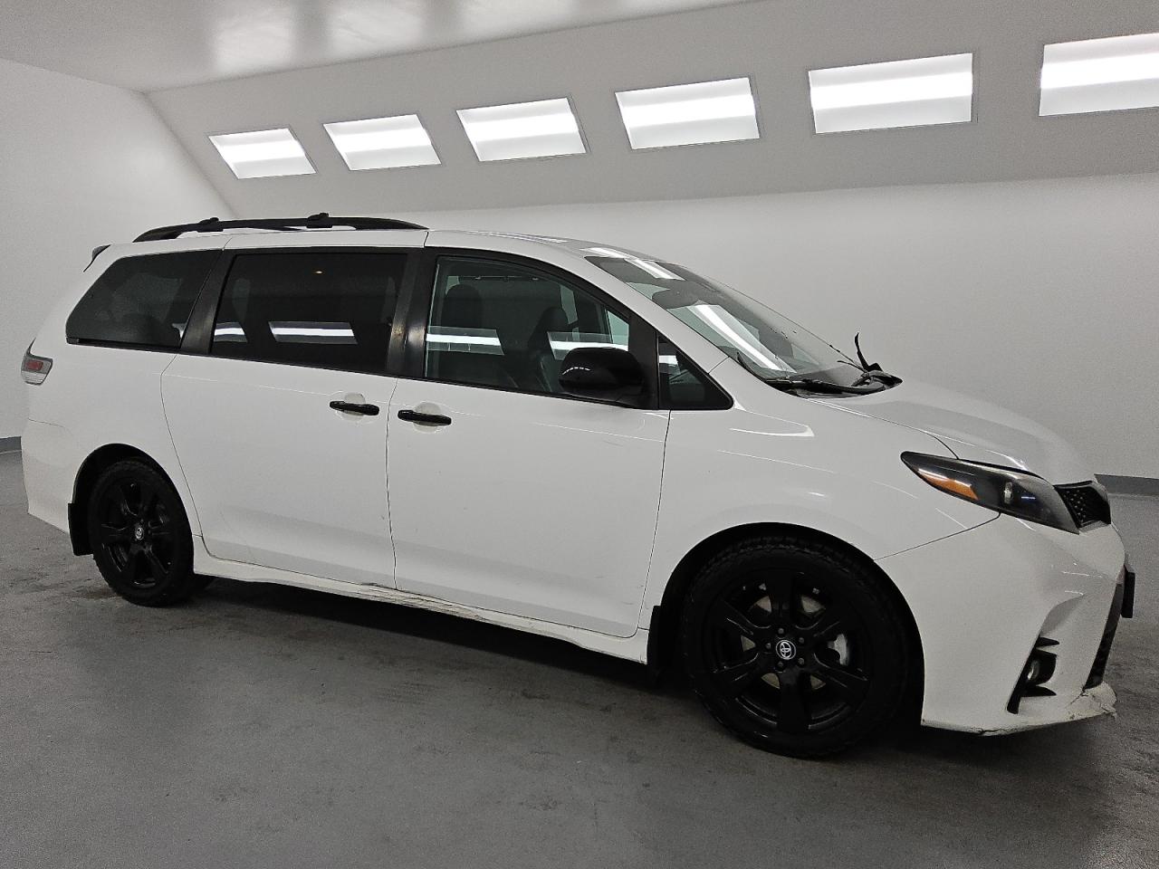 TOYOTA SIENNA SE