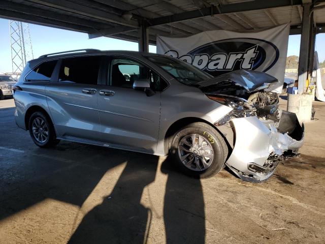 2024 TOYOTA SIENNA XLE #3302030158