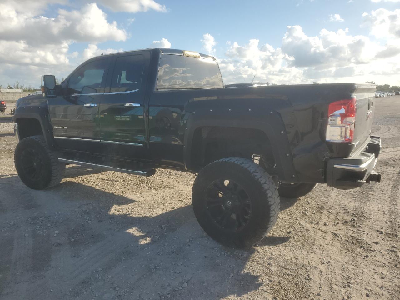 GMC SIERRA K2500 SLT