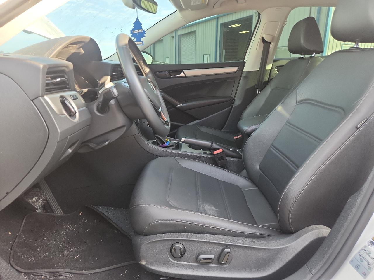 VOLKSWAGEN PASSAT SE