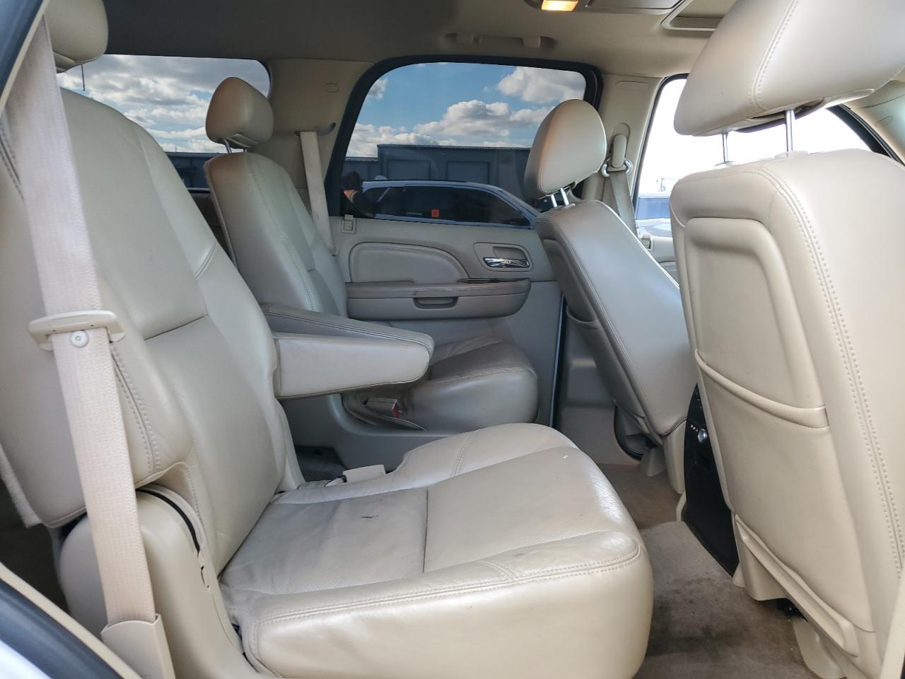 CADILLAC ESCALADE LUXURY