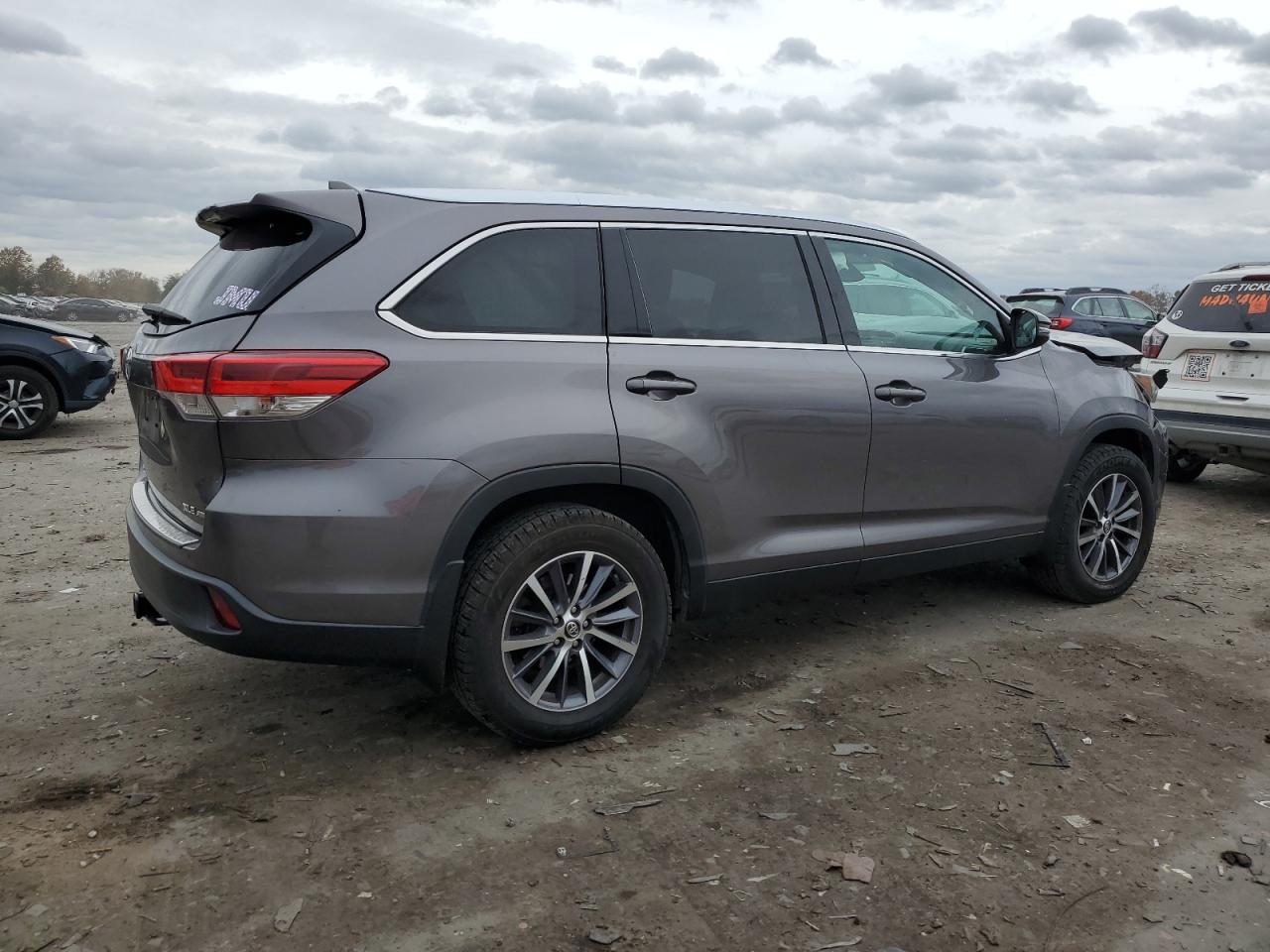 TOYOTA HIGHLANDER SE
