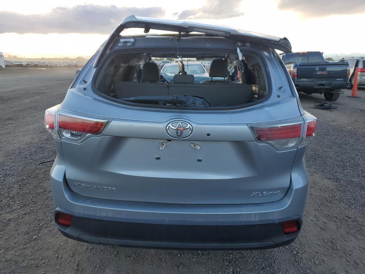 TOYOTA HIGHLANDER XLE