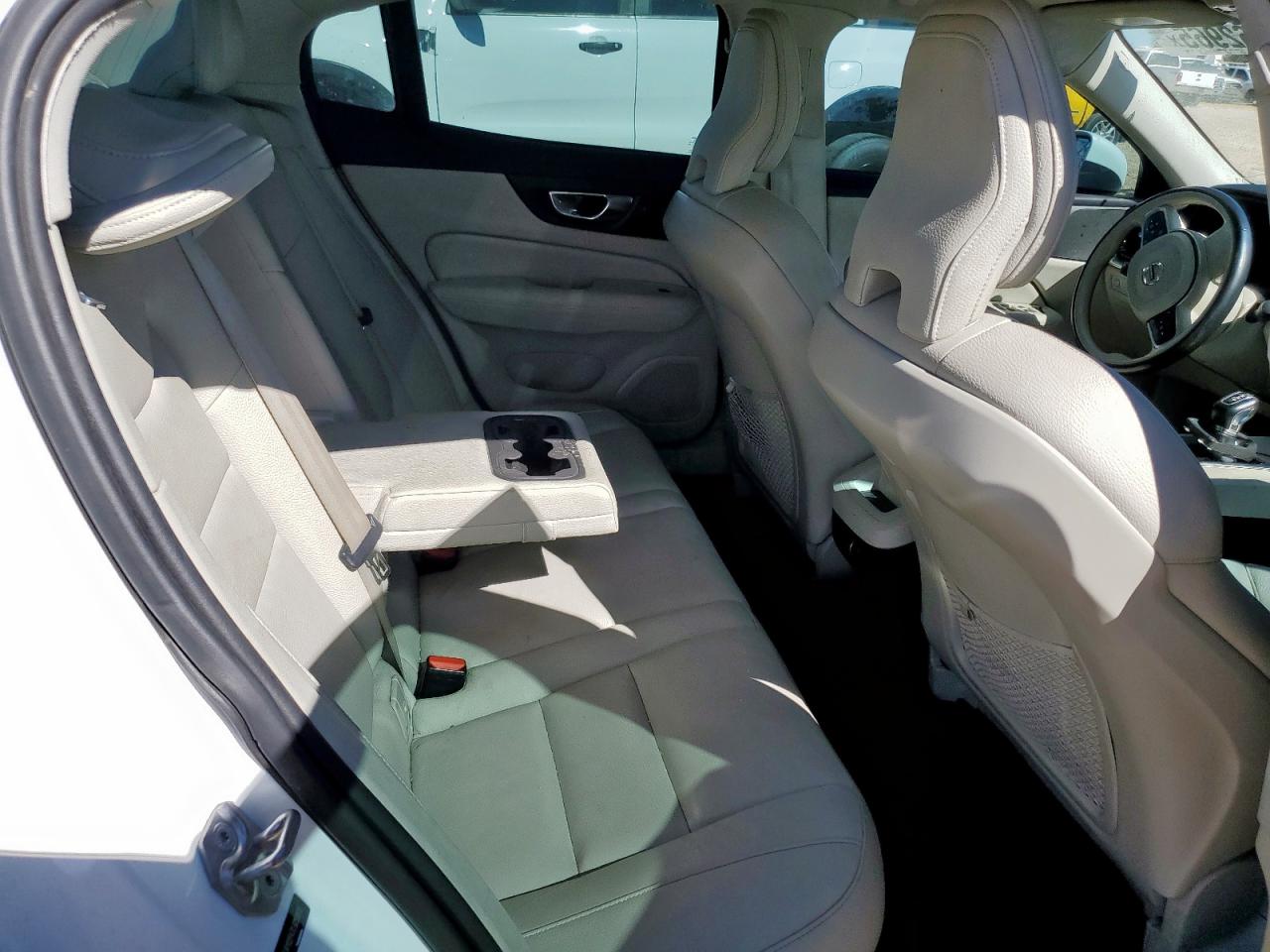 VOLVO S60 T5 MOMENTUM