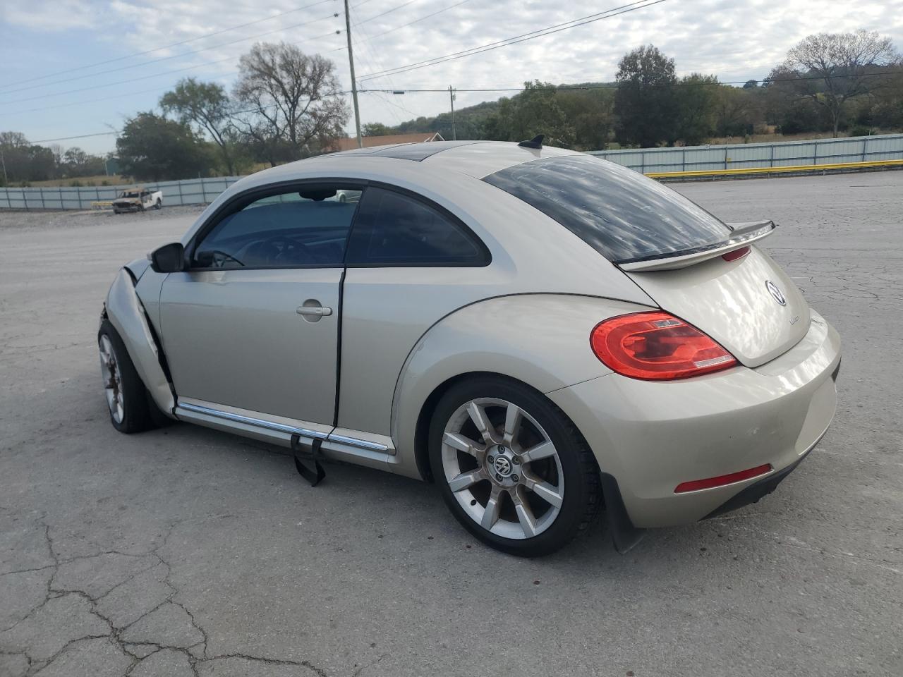 VOLKSWAGEN BEETLE SE