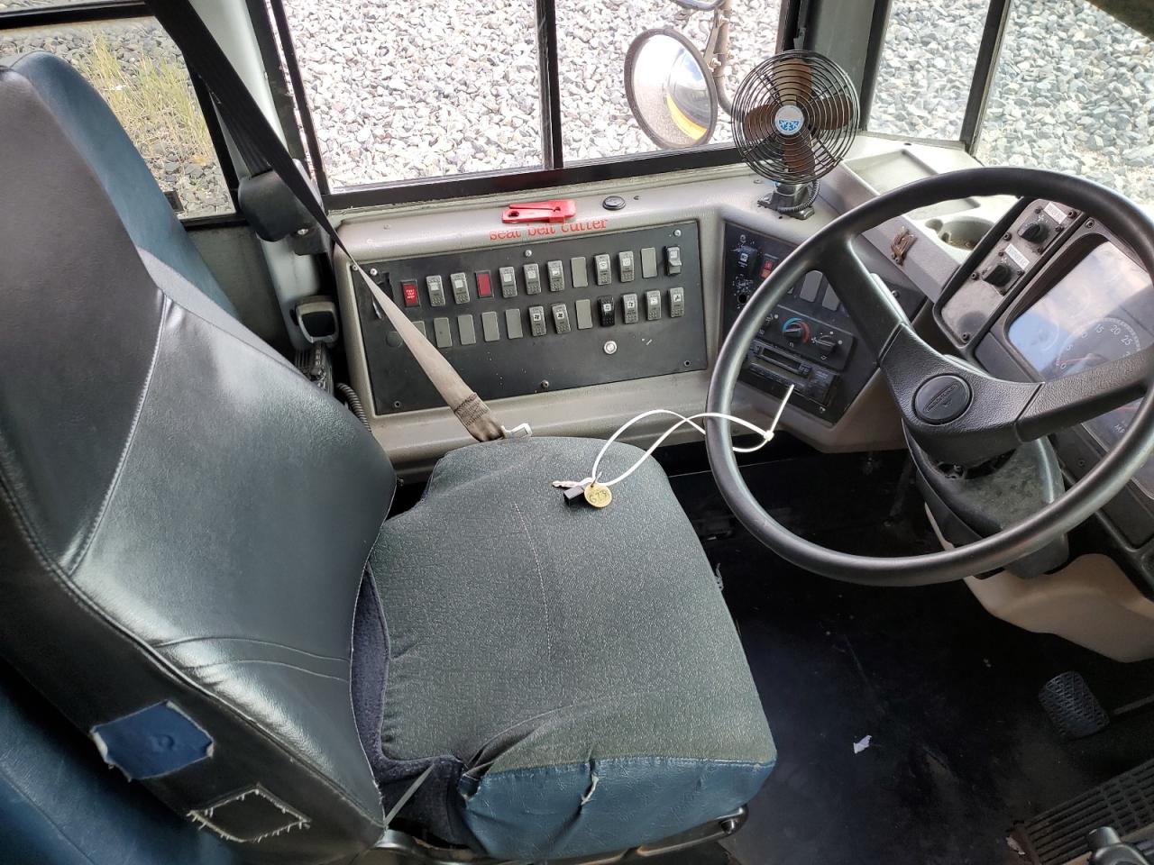 Lot #3270684892 2005 FREIGHTLINER SAF-T-LINER C2