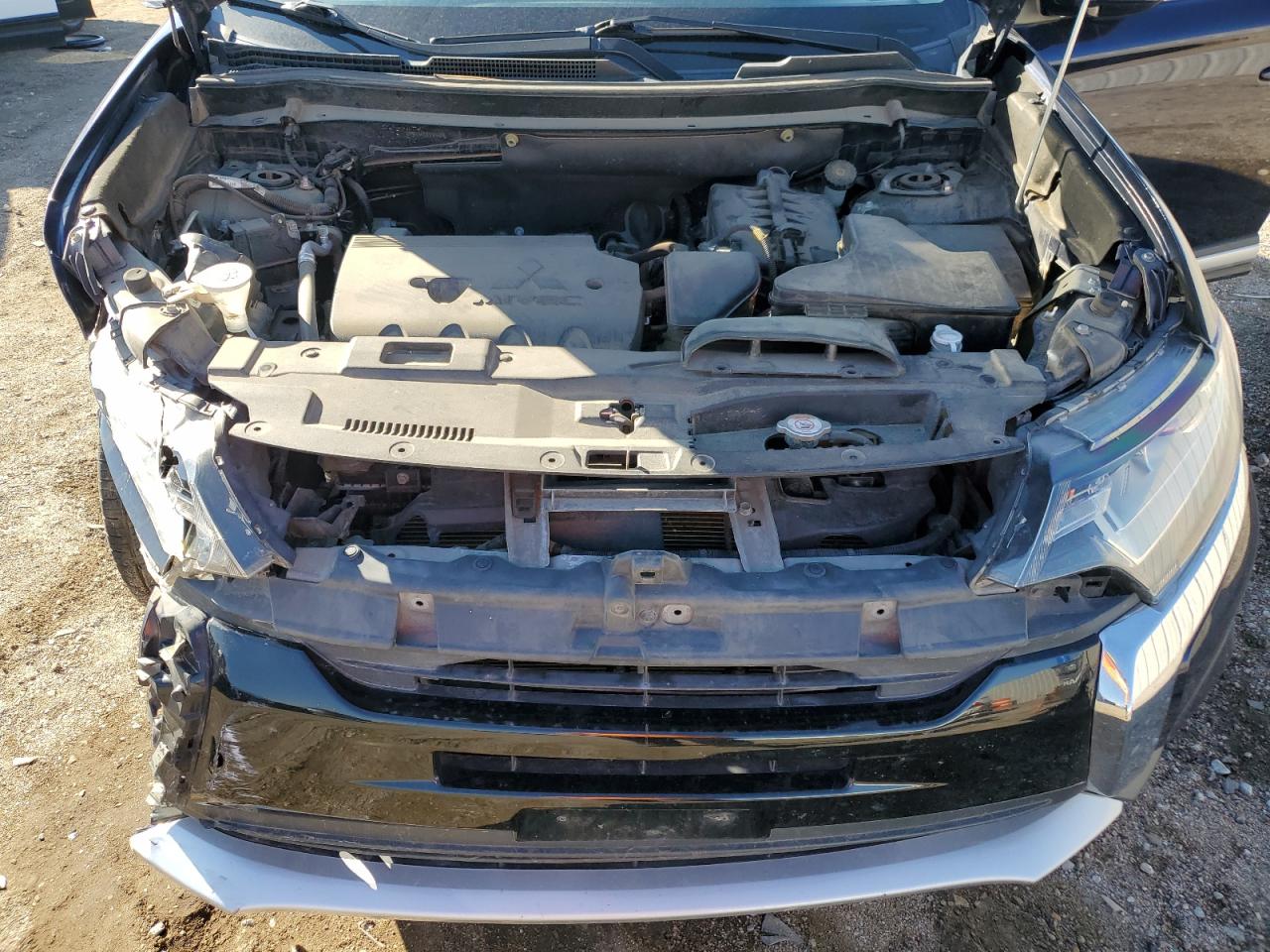 MITSUBISHI OUTLANDER SE