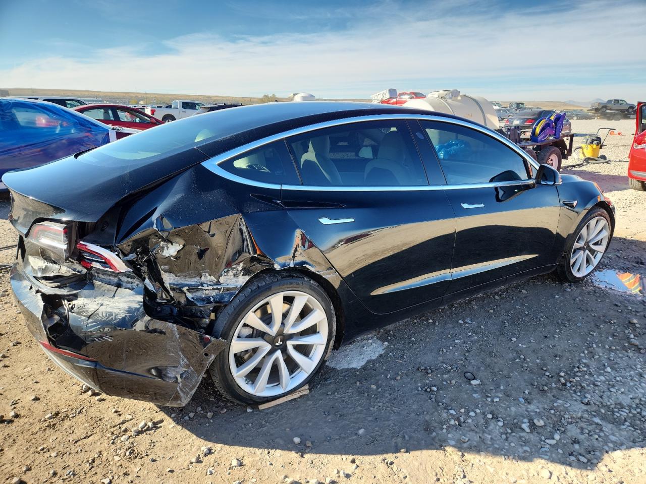 TESLA MODEL 3