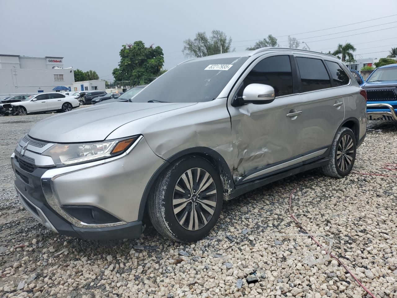 MITSUBISHI OUTLANDER SE