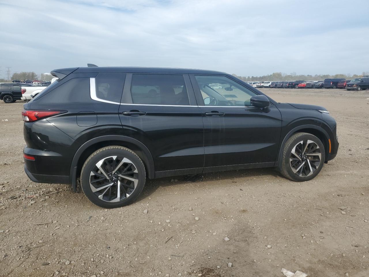 MITSUBISHI OUTLANDER ES