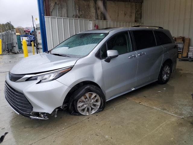 Global Auto Auctions: 2022 TOYOTA SIENNA XLE