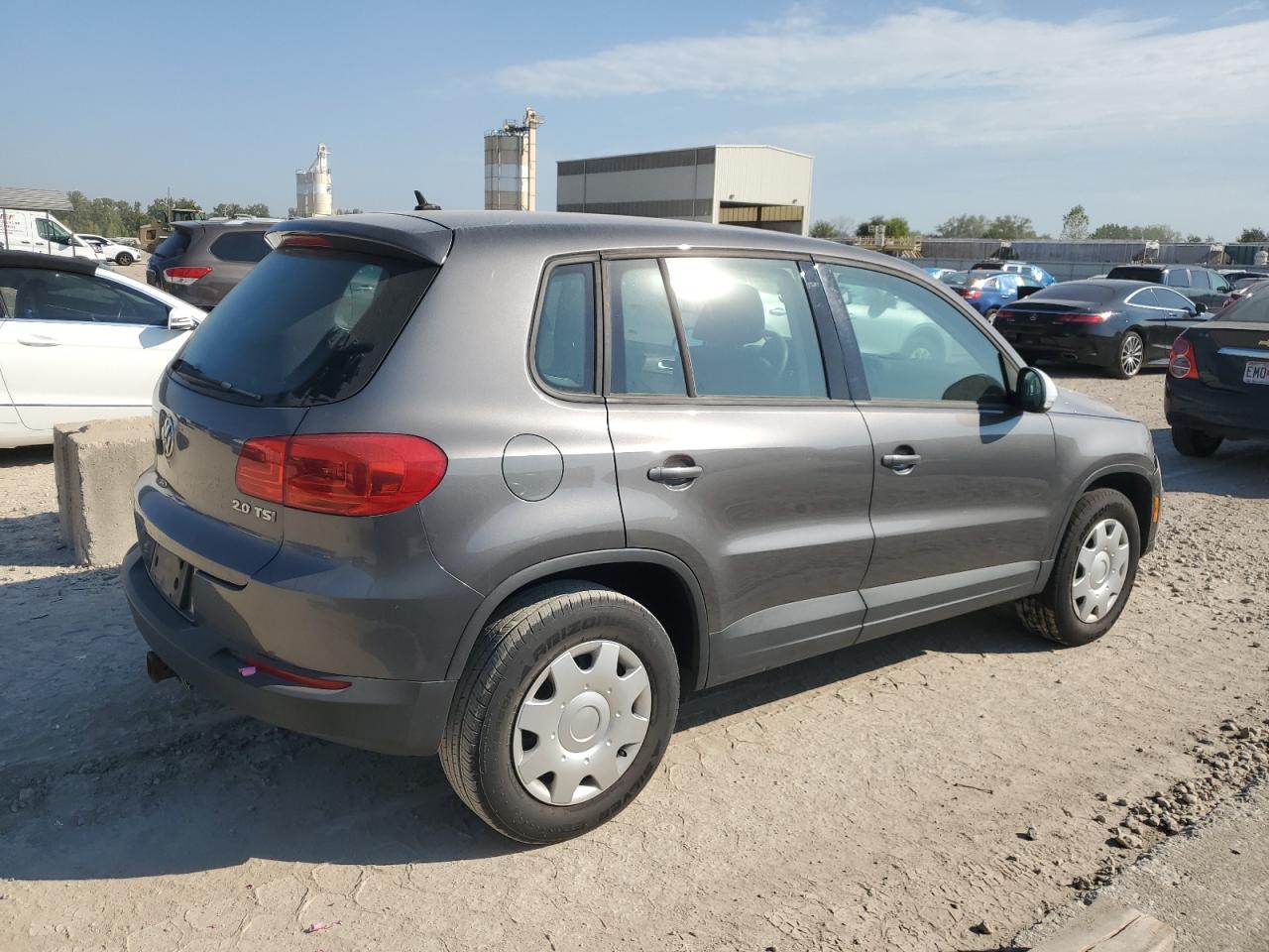 VOLKSWAGEN TIGUAN S
