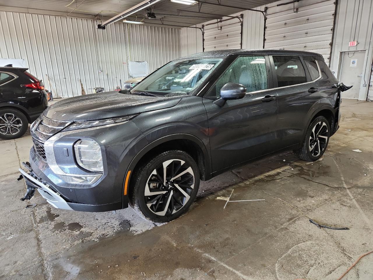 MITSUBISHI OUTLANDER SE