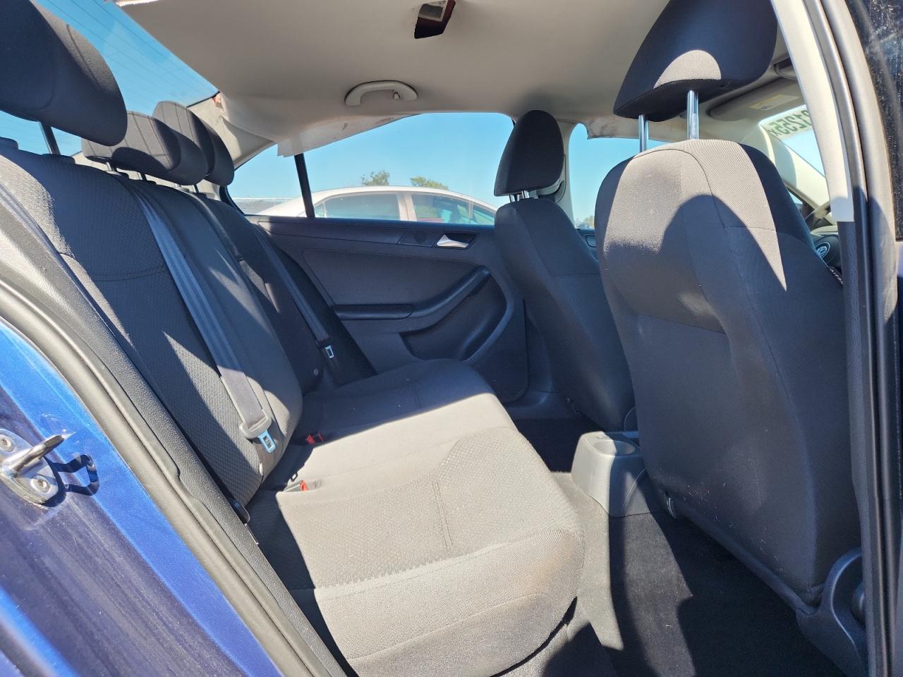 VOLKSWAGEN JETTA BASE