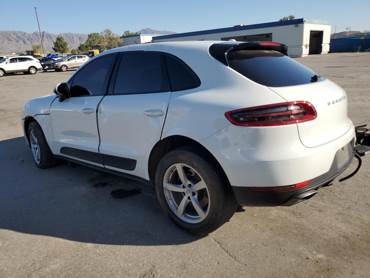 PORSCHE MACAN