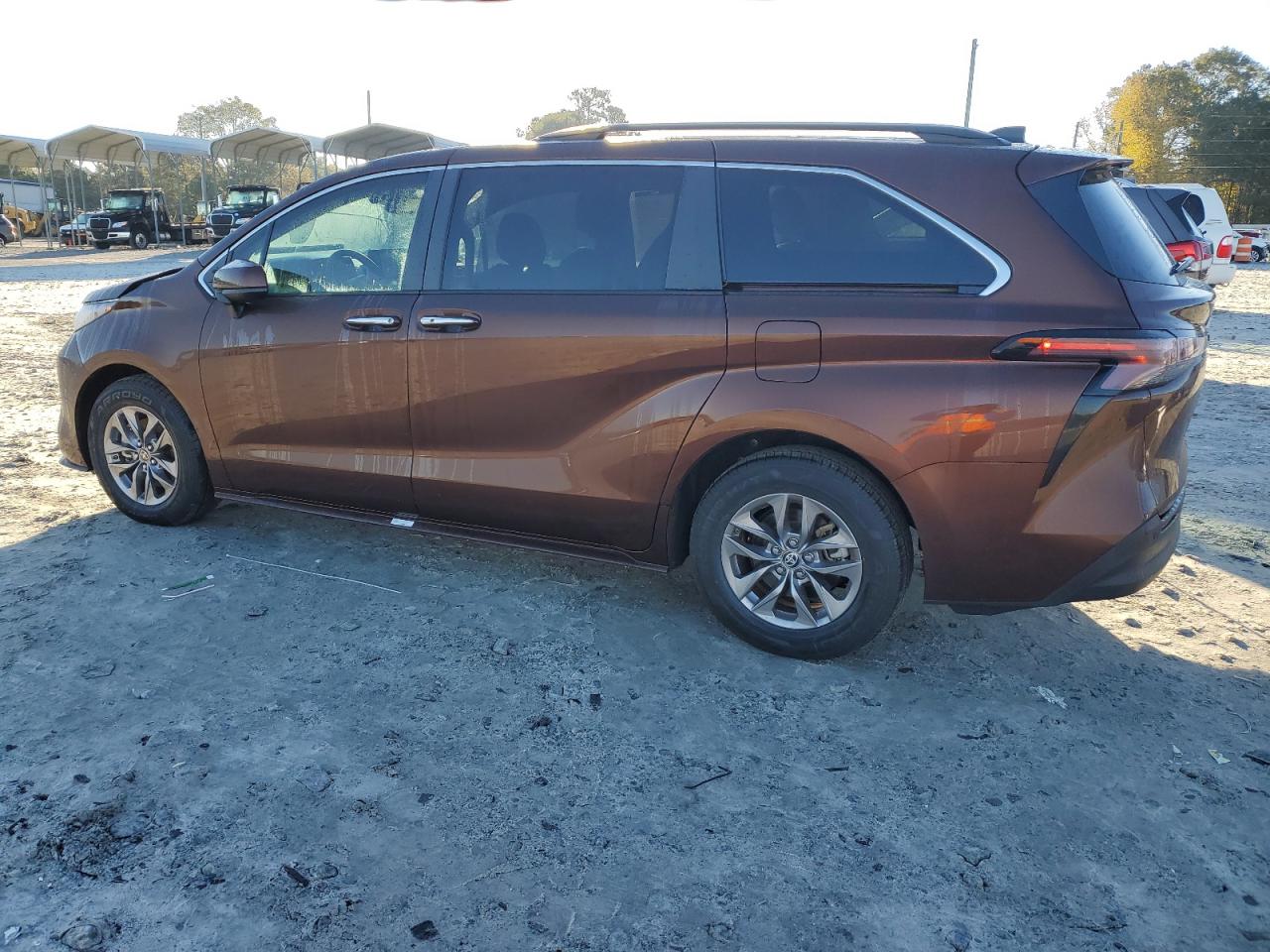 TOYOTA SIENNA XLE