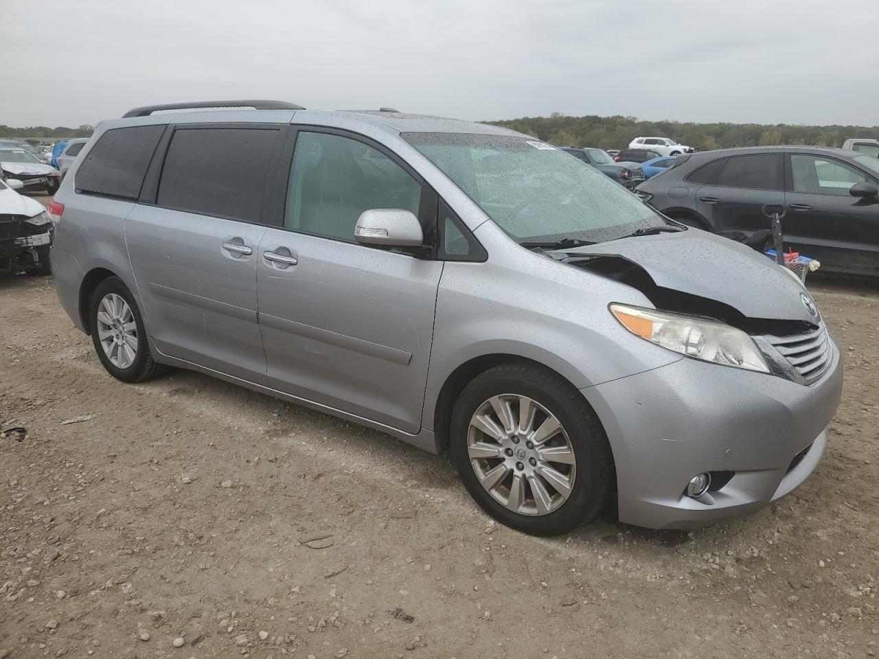TOYOTA SIENNA XLE
