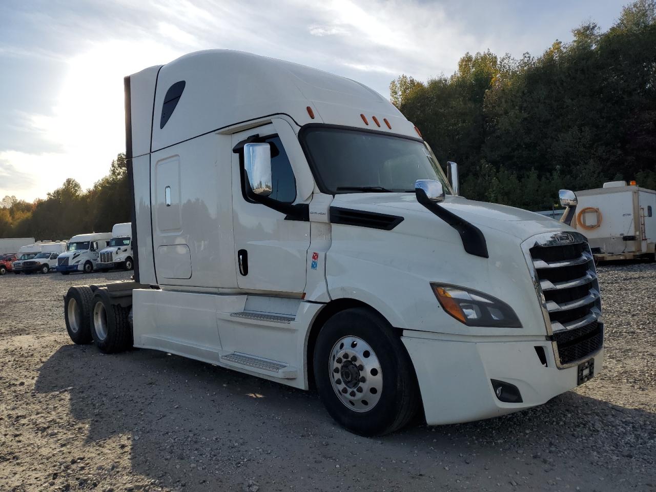Lot #3273965792 2021 FREIGHTLINER CASCADIA 1
