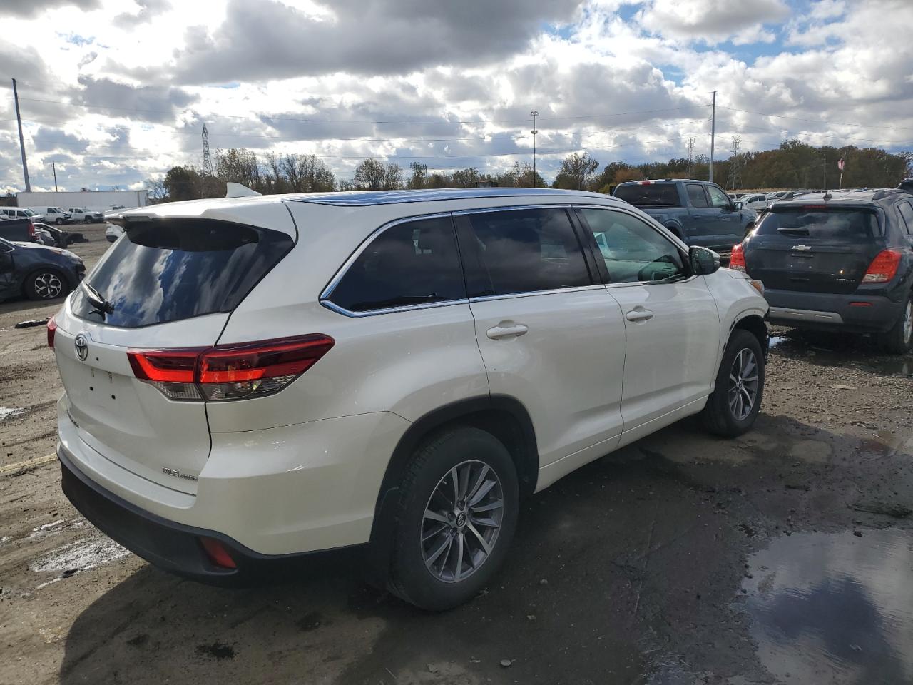 TOYOTA HIGHLANDER SE